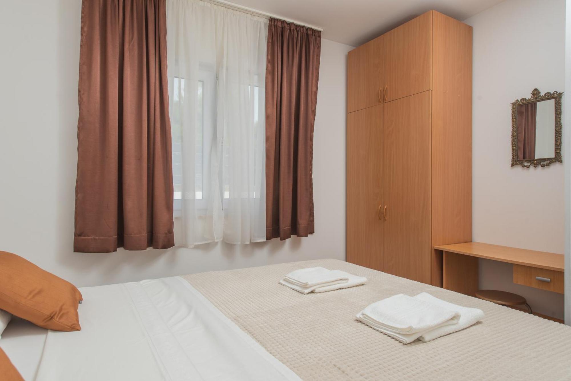 Apartments Iva Marina Exterior photo