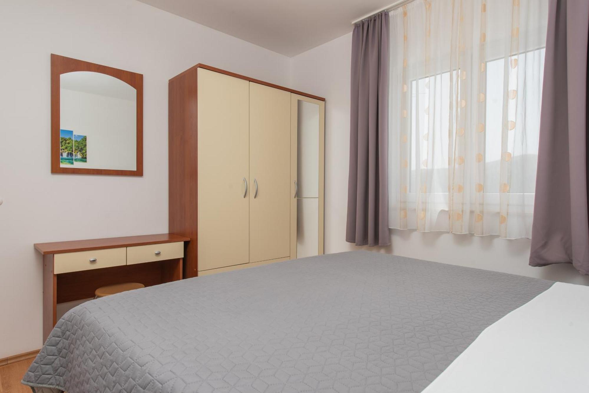 Apartments Iva Marina Exterior photo