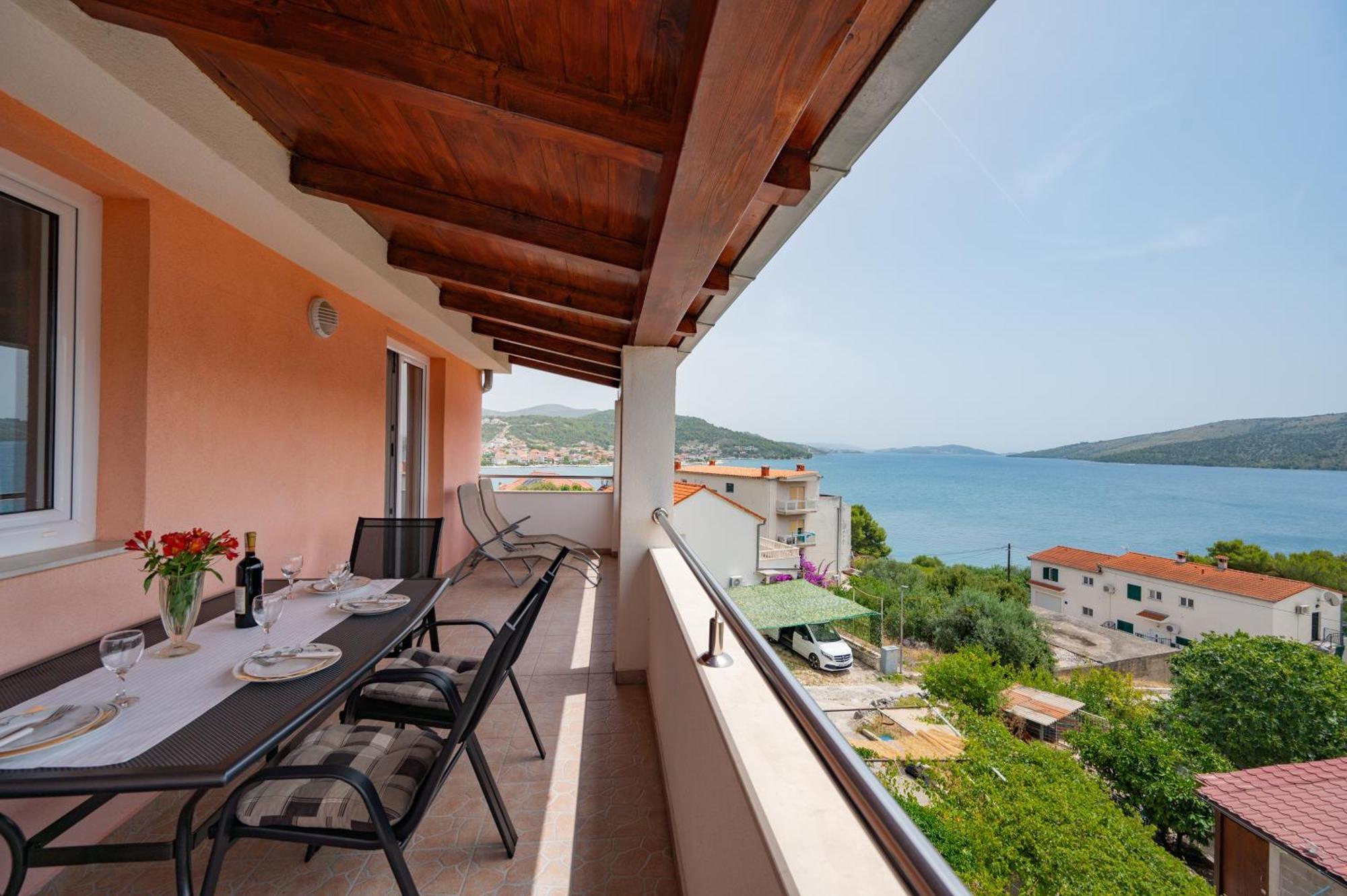 Apartments Iva Marina Exterior photo